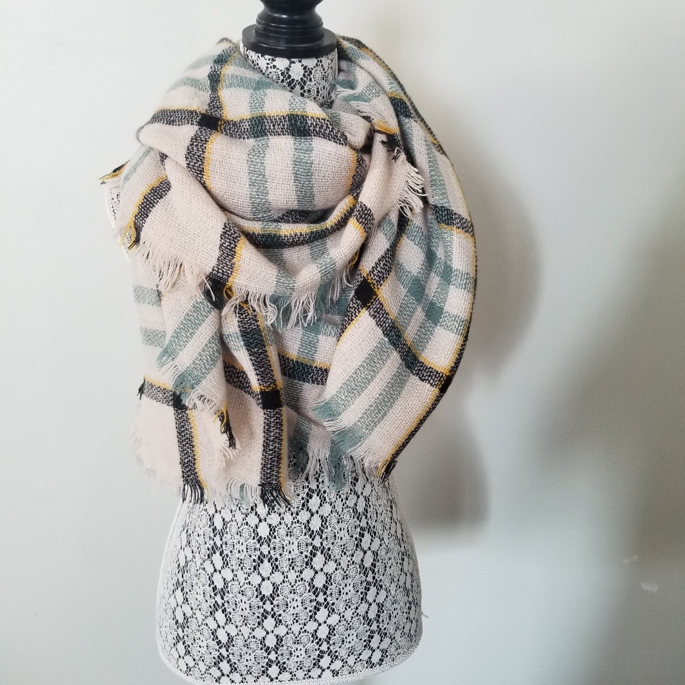 Chic checked scarf
